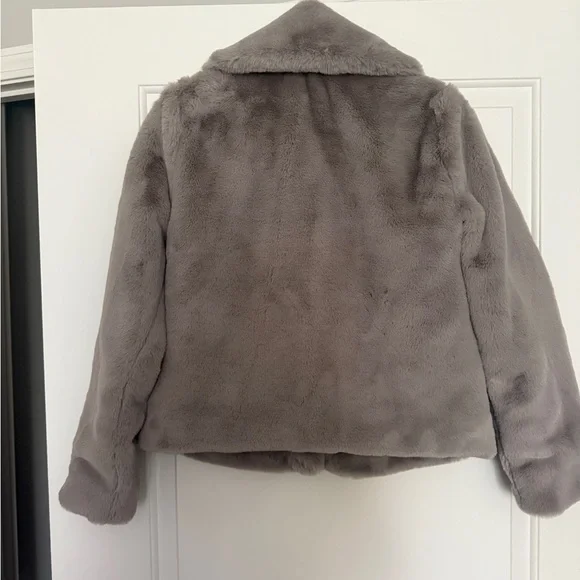 Abercrombie & Fitch Light Gray Faux Fur Coat - Picture 4 of 4